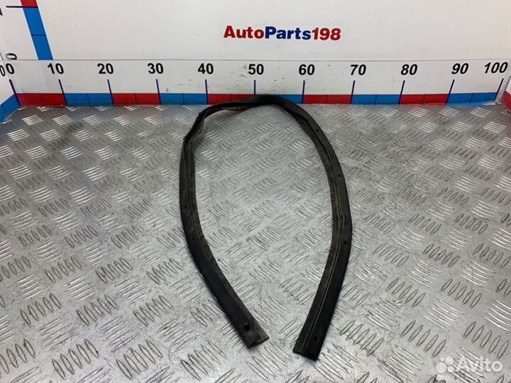 Уплотнитель капота Toyota Camry V40 2azfe 2010