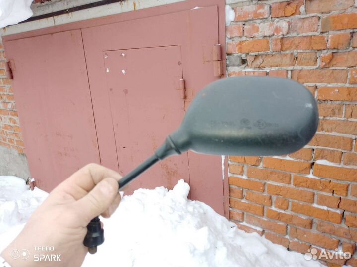 Зеркало заднего вида