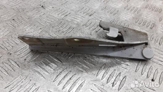 Петля капота nissan primera P11 (96P19D502)