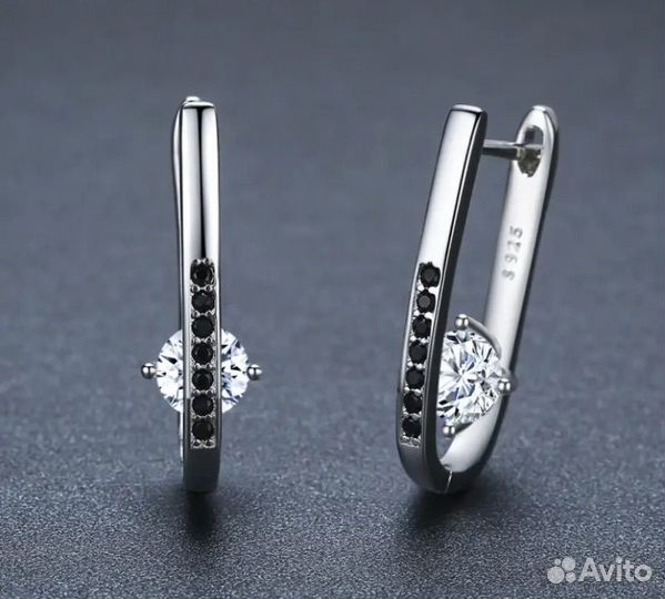 Стильные серьги в серебре