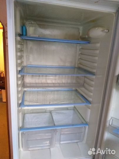 Холодильник indesit C240G