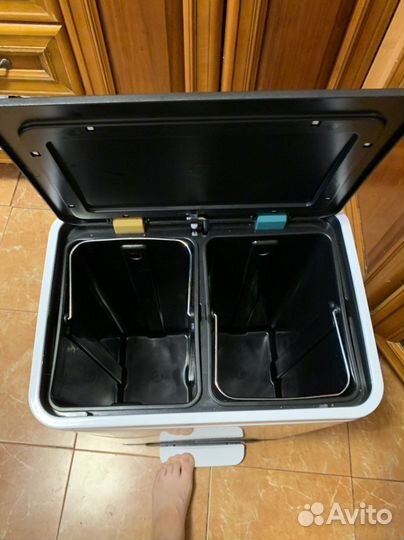 Мусорное ведро с педалью