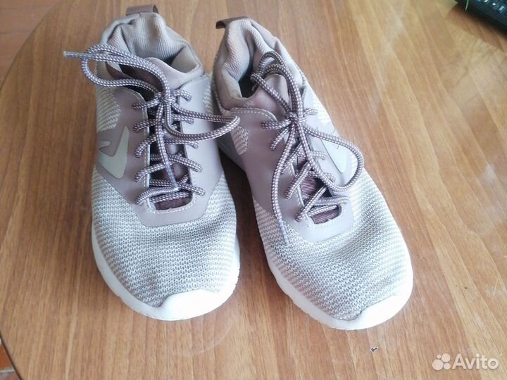 Кроссовки женские