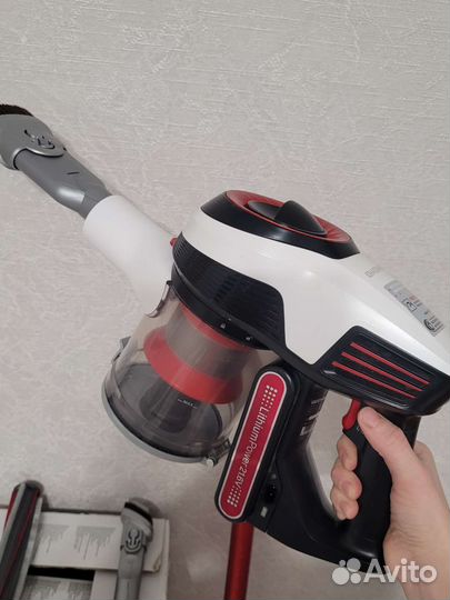 Беспроводной вертикальный пылесос redmond