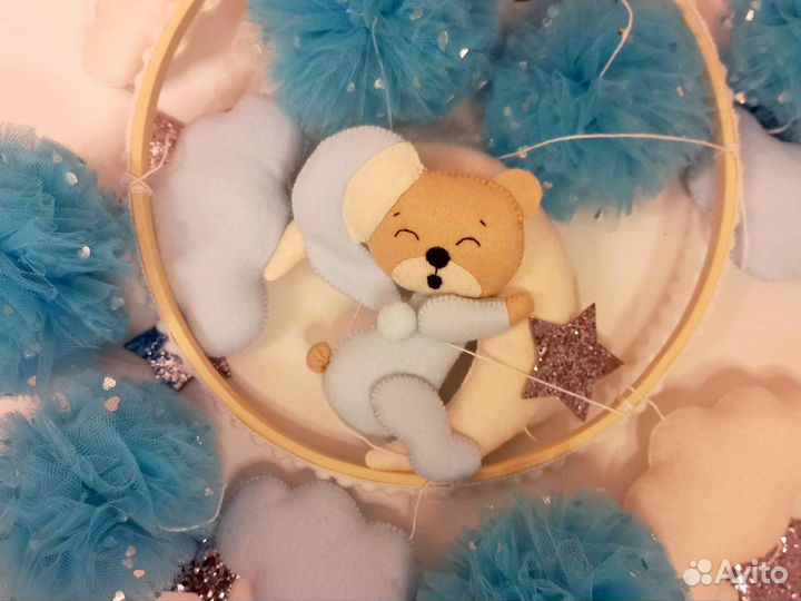 Мобиль на кроватку из фетра