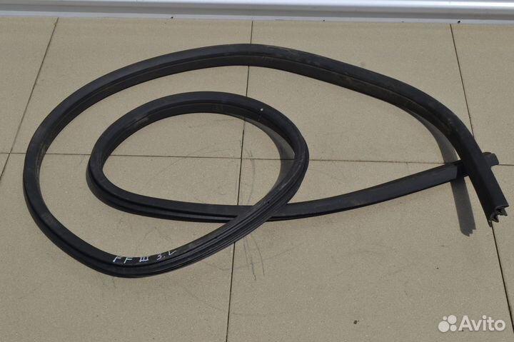 Уплотнительная резинка двери задняя левая Ford Foc