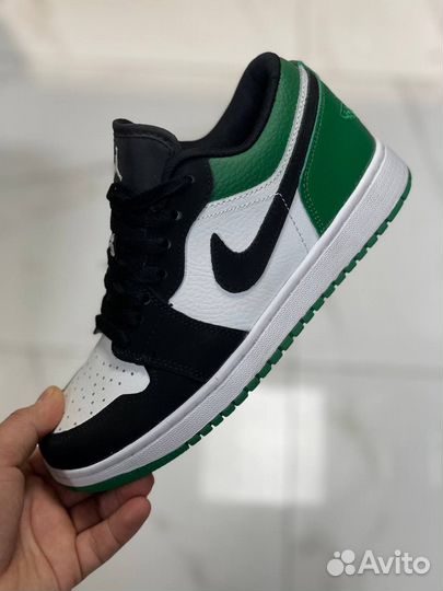 Кроссовки оптом