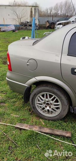 Opel Astra крышка багажника