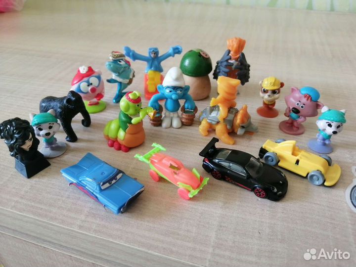 Много Игрушек из киндера и не только