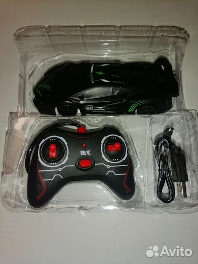 Ездит по стене машина