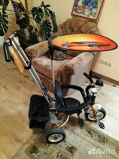 Детский трехколесный велосипед с ручкой