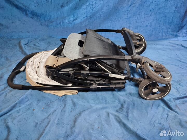 Прогулочная коляска складная