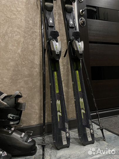 Горные лыжи и ботинки