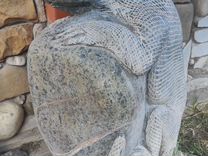 Скульптура из цельного камня змеевика
