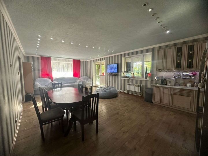 Дом 406,7 м² на участке 8,9 сот.