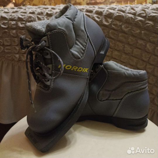 Лыжные ботинки