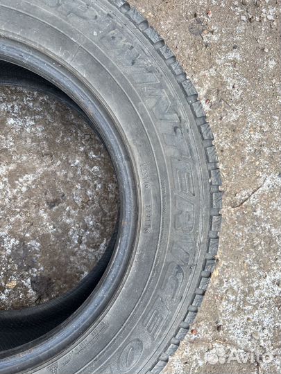 Dunlop SP Winter Ice 07 215/70 R16