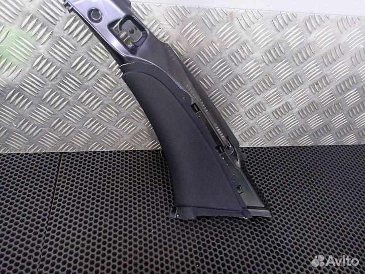 Обшивка стойки задняя правая верхняя Mercedes-Benz