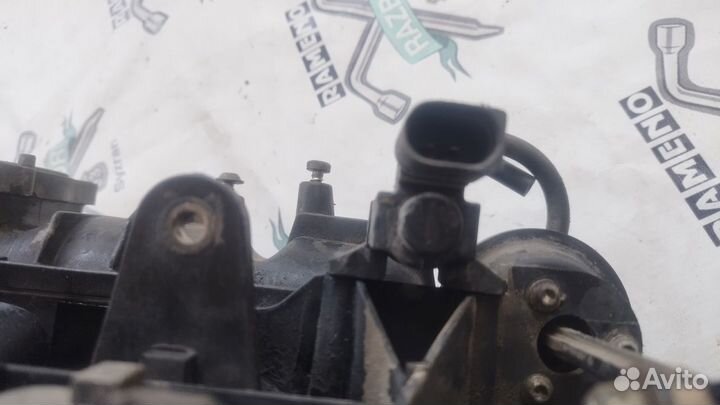 Коллектор впускной Volkswagen Passat B6 1.8