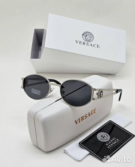 Солнцезащитные очки Versace