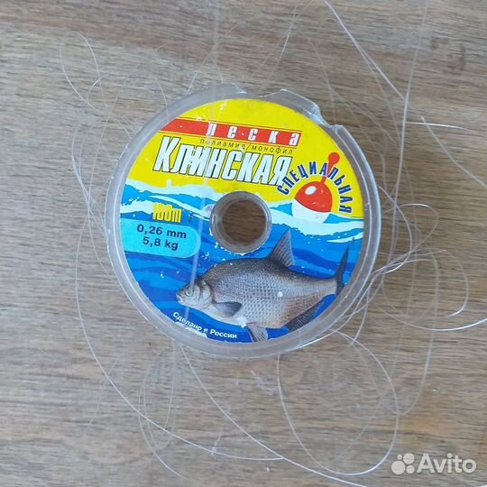 Леска рыболовная и набор крючков