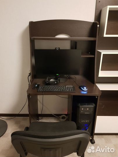 Стол компьютерный