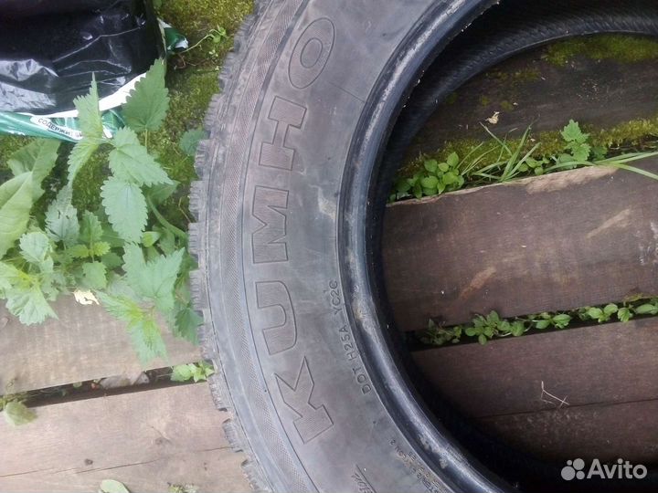 Kumho I'Zen Wis KW19 235/65 R17