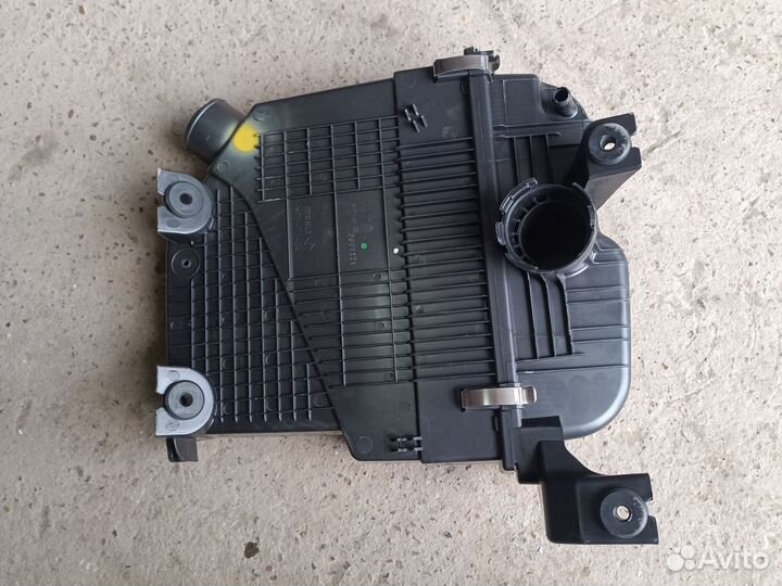 Корпус воздушного фильтра renault logan 2