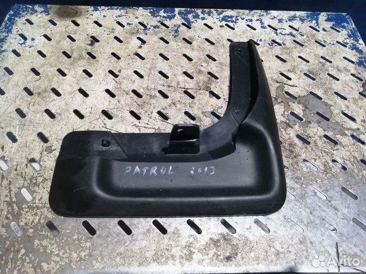 Брызговик передний правый Nissan Patrol Y62