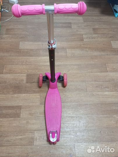 Самокат детский со светящимися колесами