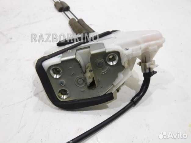 Замок двери передней левой