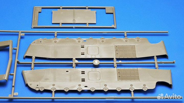 AF35141 lvth-6 105 mm howitzer fire support vehic
