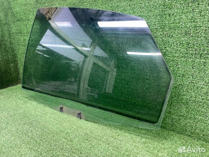 Стекло двери заднее левое Audi A6 C5