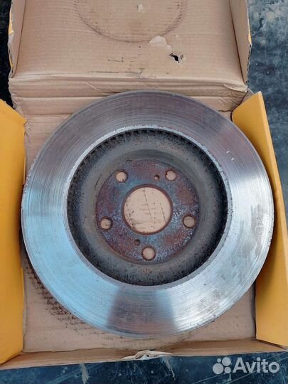 Передние тормозные диски Тойота Камри