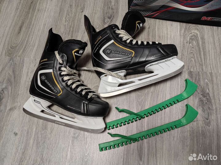 Коньки хоккейные