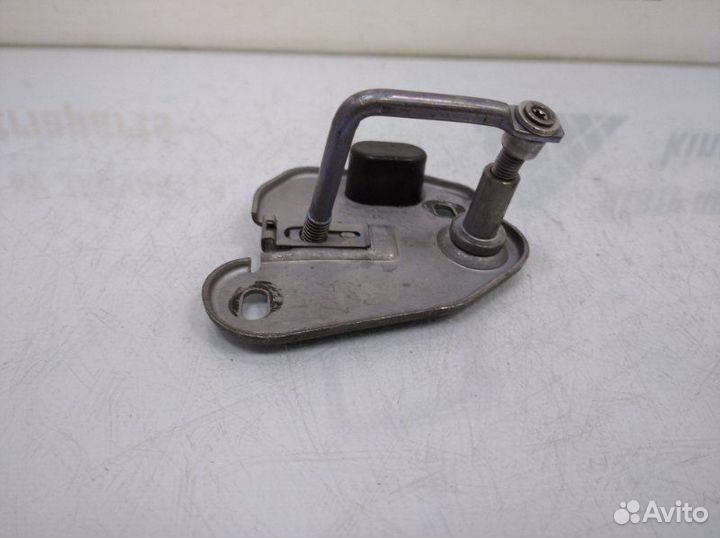 Крюк замка капота Skoda Kodiaq 1 NS7 до рестайлинг