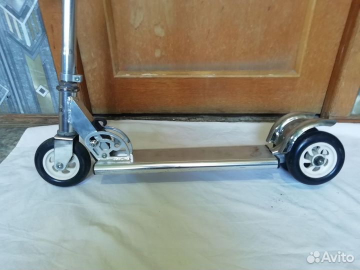 Самокат трёхколёсный