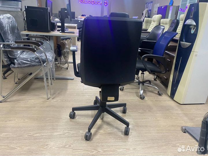 Кресло компьютерное в офис