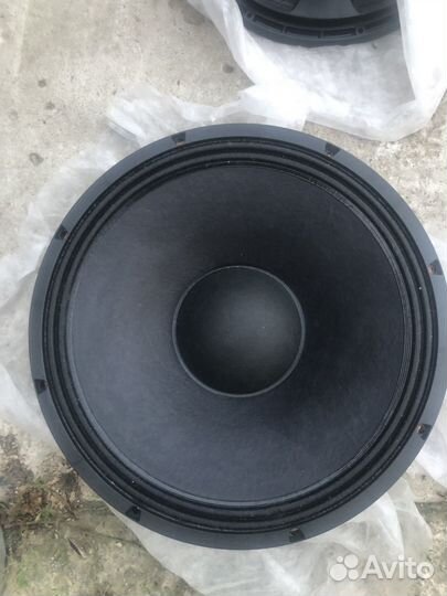 Низкочастотный Динамик Eighteen Sound 15W700