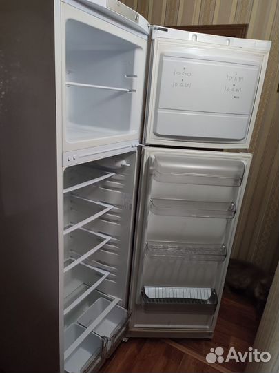 Холодильник Ariston rmta1185