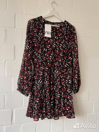 Kleid Schwarz Rot Blumen Weihnachten I Zara