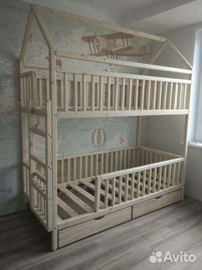 Детская двухъярусная кровать домик