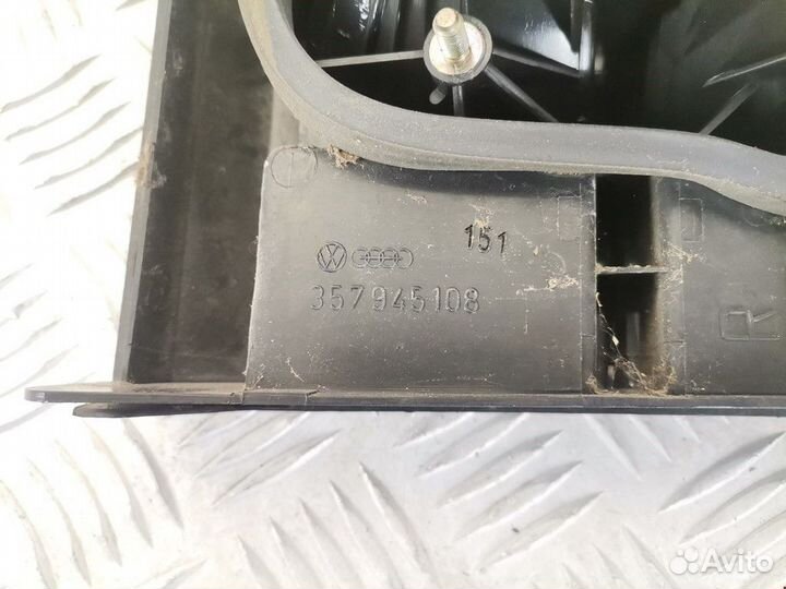 Фонарь крышки багажника правый Volkswagen Passat