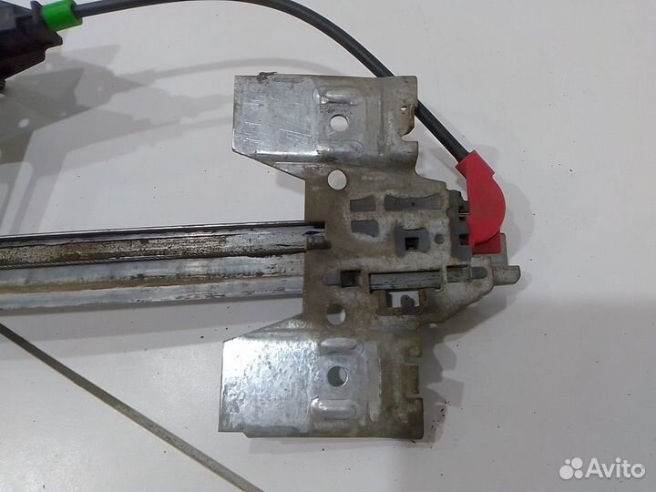 Стеклоподъемник механический задний правый