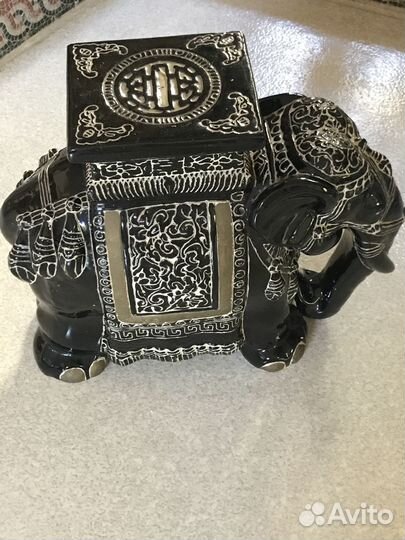 Керамическая подставка для цветка 