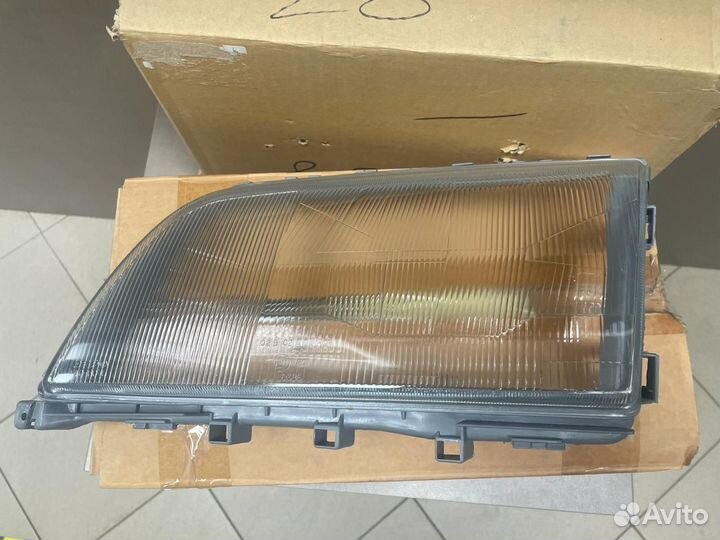 Стекло фары левое новое Mercedes w202 дорест