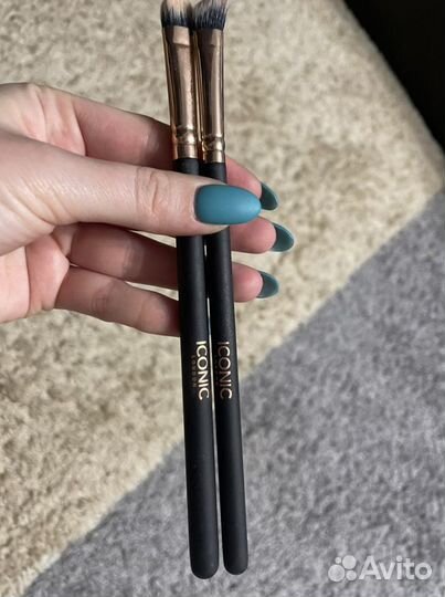 Кисти iconic London 2 шт