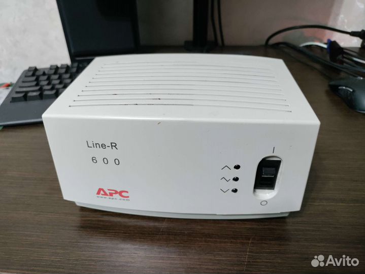 Стабилизатор напряжения APC Line-r 600