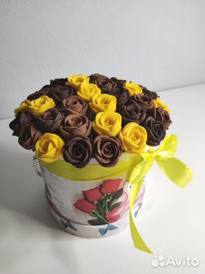 Розы из Трёх Видов Шоколада - 37 шт в Коробке