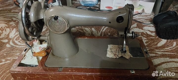 Швейная машинка зингер ручная